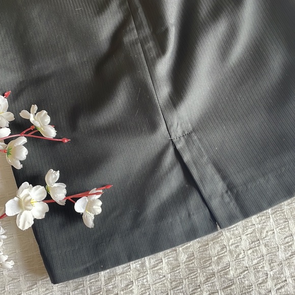 Pin striped Office skirt - knee length - Picture 7 of 9